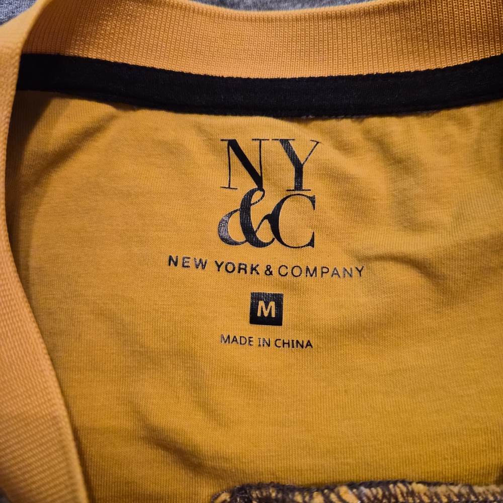 New York & Company Yellow Short Sleeve Tee